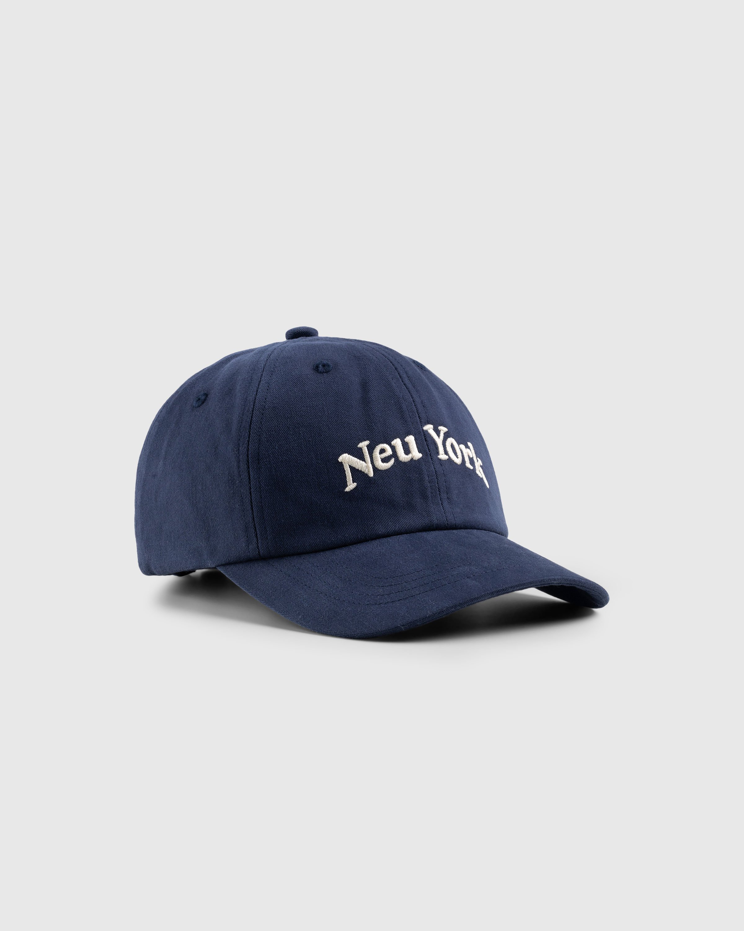 The Sporting Scene Ball Cap in Navy – The New Yorker Merch